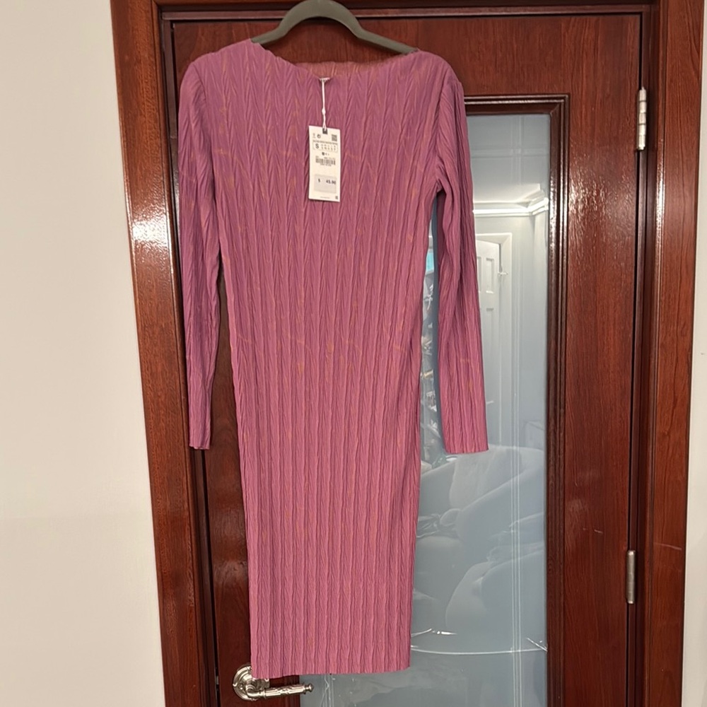 Elegant Pink Ribbed Dress